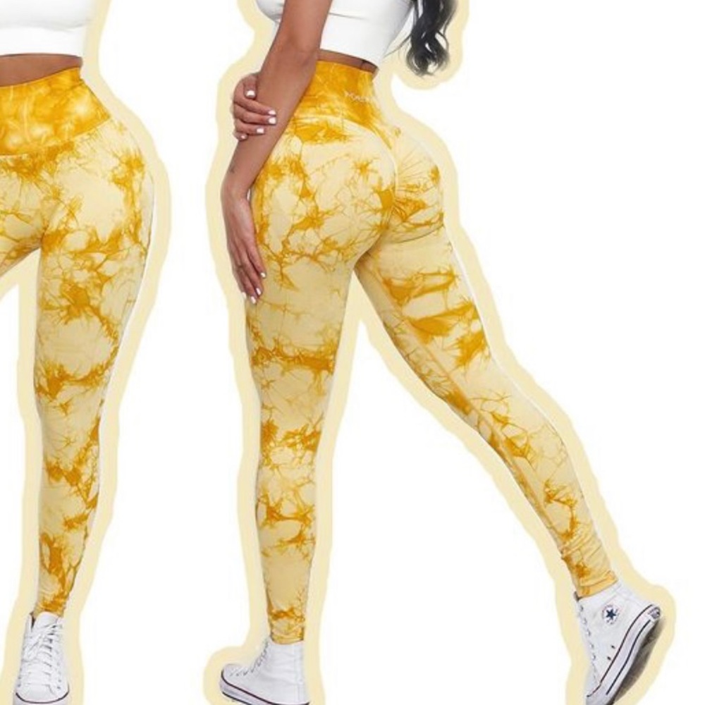 BRAND NEW! Marble booty scrunch leggings